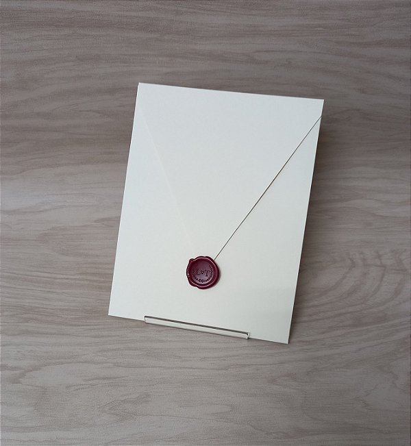 Envelope Vertical de Bico na cor Marfim - lacre de cera vendido separadamente