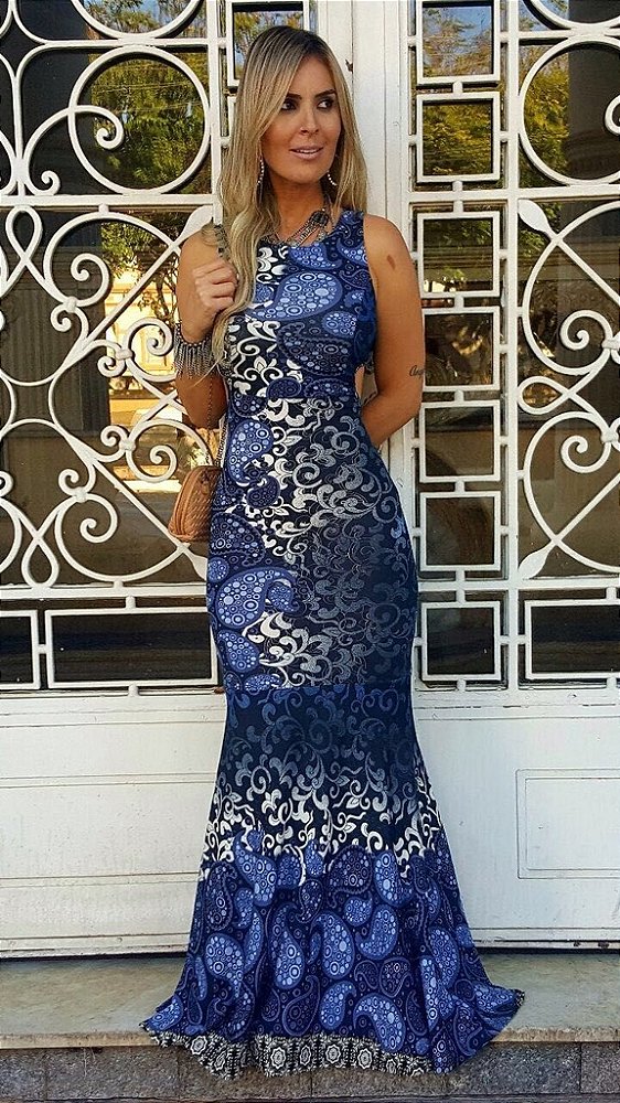 Vestido longo sereia com estampa em tons de azul maravilhoso