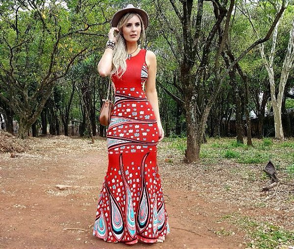 Vestido longo sereia com estampa vermelha