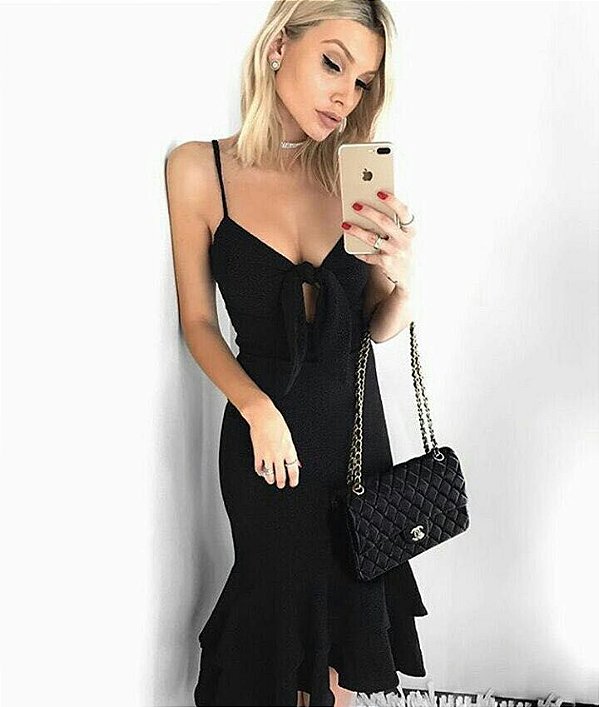 Vestido longo em crepe na cor preto com bojo