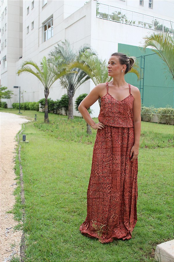 Vestido longo estampa em tonalidades marrons . Um arraso