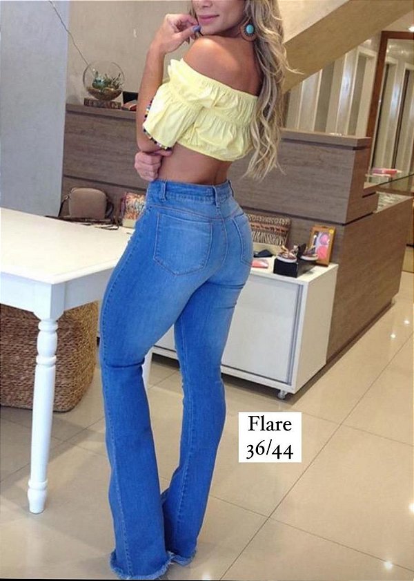 Flare jeans com barra desfiada ultra elastano - Lavagem intermediária