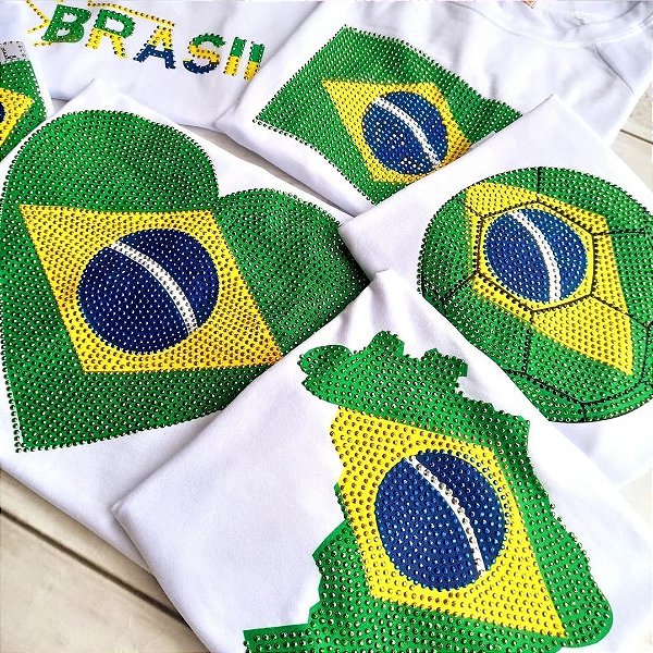 Tshirt com aplicação de pedraria - Bandeira do Brasil