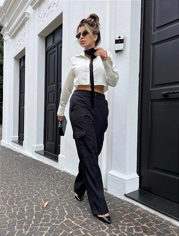 Calça cargo reta em alfaiataria na cor preta - Madame Ninna - loja online  de confeccções femininas
