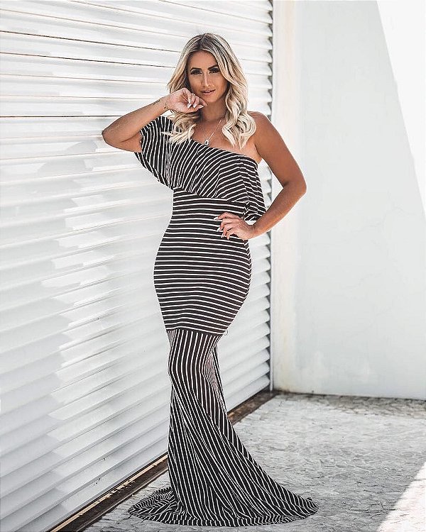 Vestido longo listrado um arraso