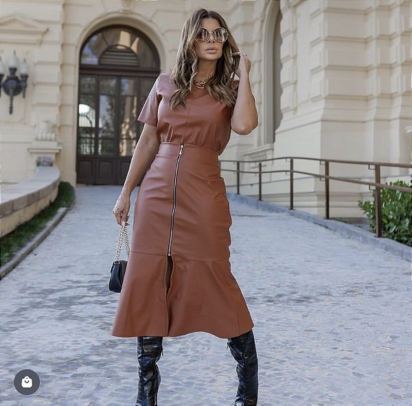 Conjunto saia midi com zíper e blusa em couro eco - Caramelo - Madame Ninna  - loja online de confeccções femininas