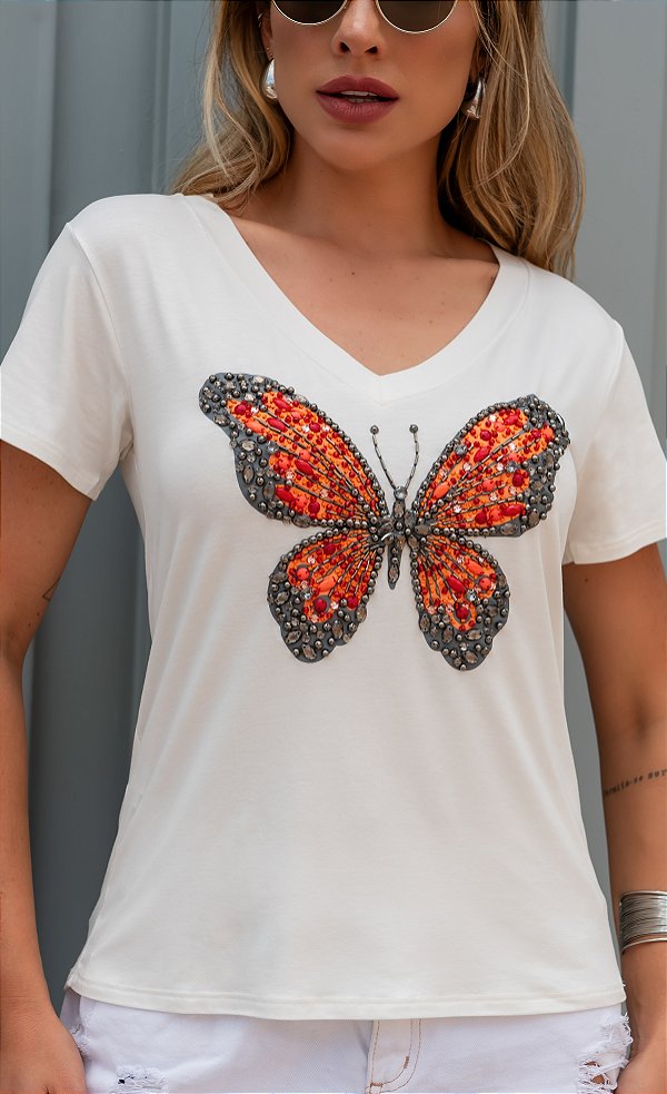 Tshirt com borboleta maravilhosa bordados a mão