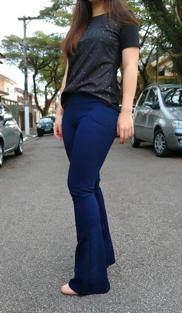 Calça flare com textura florida - Azul marinho