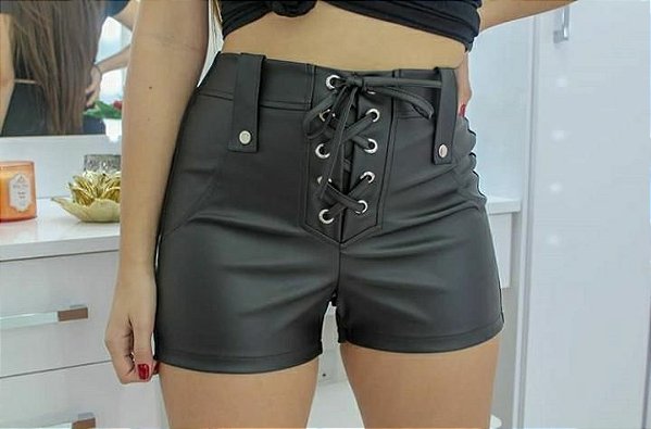 Shorts com detalhes de ilhós - preto