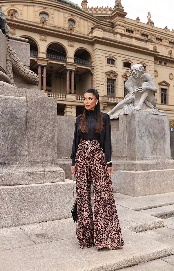 Calça pantalona animal print