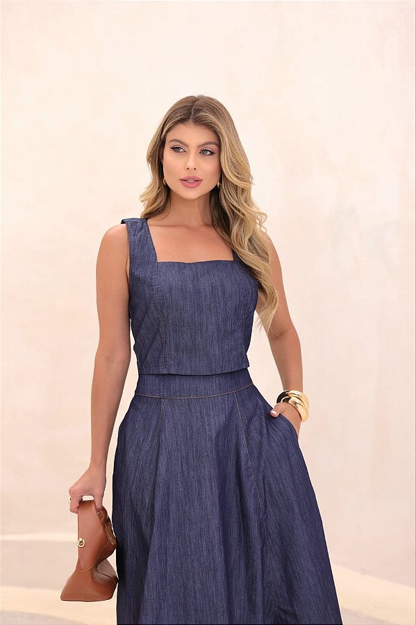 Blusa regata alças grossas e decote quadrado