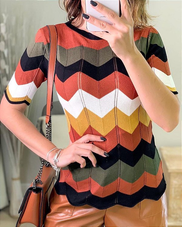 Blusa tricot em padronagem chevron colorida