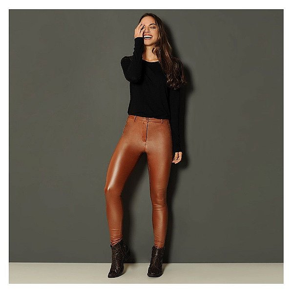 Calça skinny em couro eco - Essencial - Caramelo - Madame Ninna - loja  online de confeccções femininas