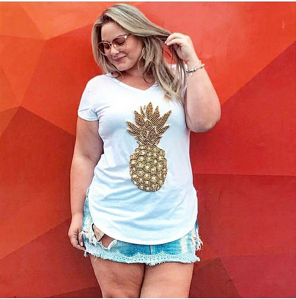 Tshirt plus size na cor branco bordada a mão - Abacaxi - do tamanho P ao G5