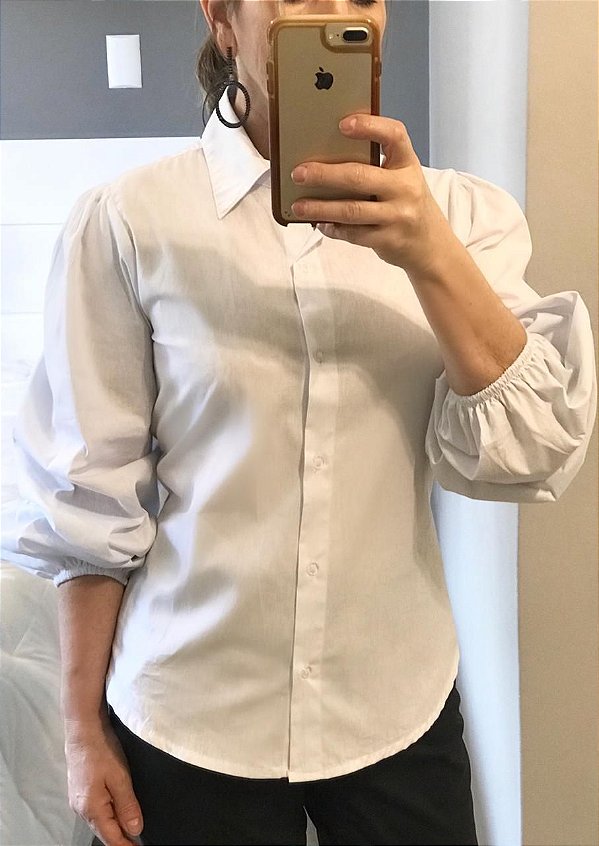 Camisa branca em tricoline com manga bufante