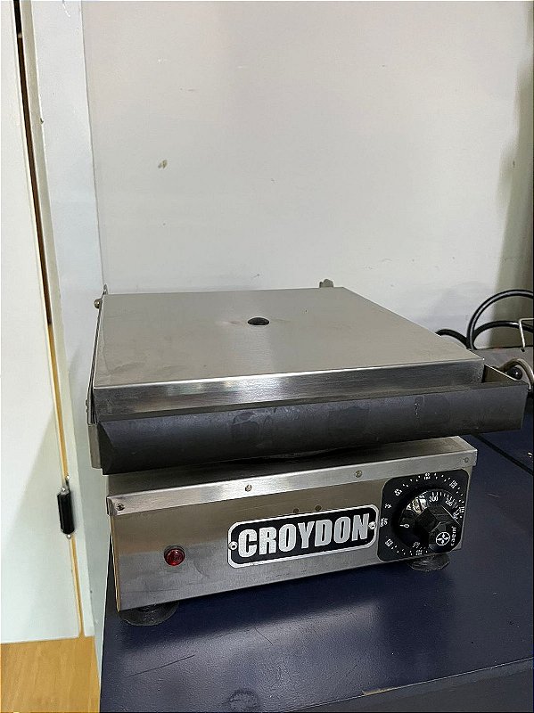 Máquina de Waffle Reformada Elétrica Redonda Simples MWRS 220V Croydon