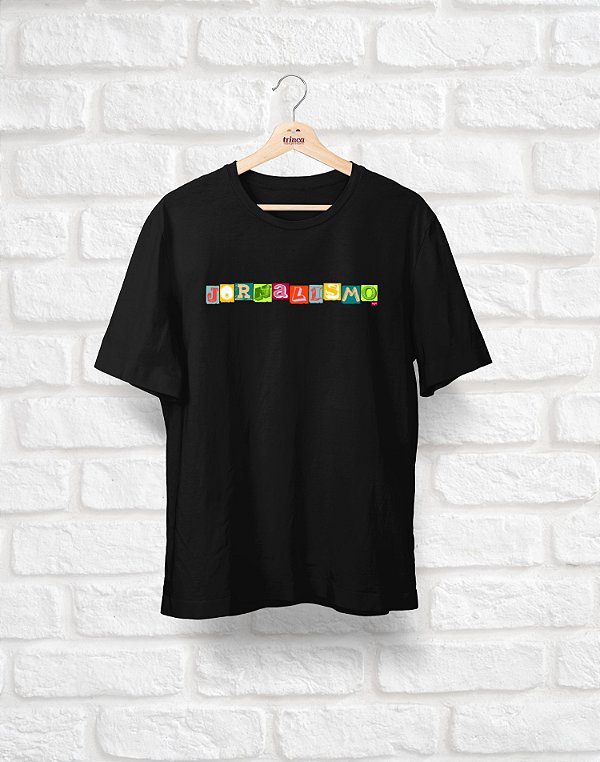 Outlet - Camisa - Jornalismo - Colagem - TROCA NÃO DISPONÍVEL