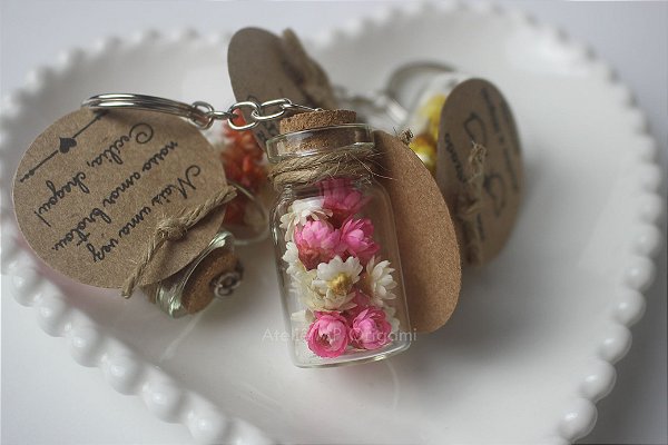 Lembrancinha Mini flores secas na garrafinha - Chaveiro
