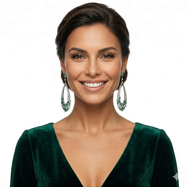 Brinco Chandelier Ródio Negro Verde Esmeralda e Zircônias