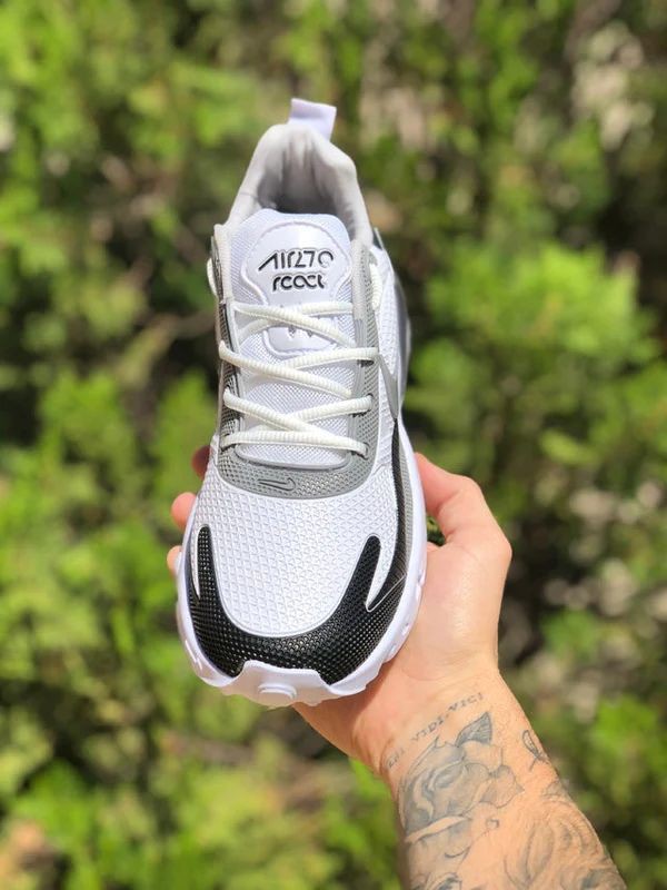 Tênis Nike React