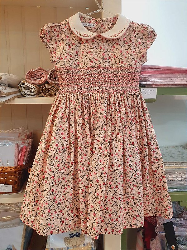 Vestido casinha de abelha floral rosas