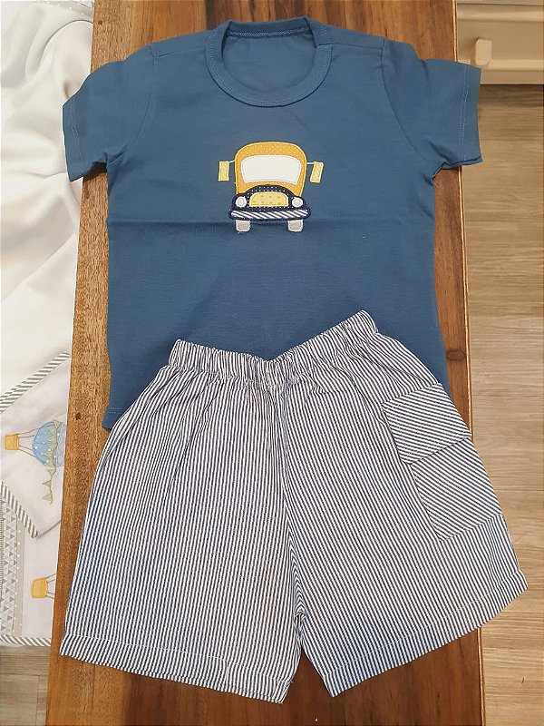 Conjunto camiseta e bermuda ônibus azul jeans