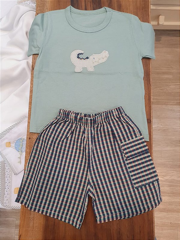 Conjunto camiseta e bermuda jacaré