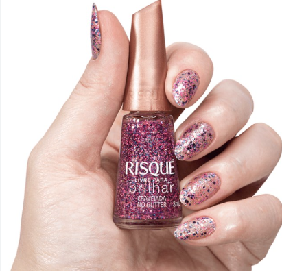ESMALTE RISQUE CRAVEJADA NO GLITTER