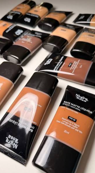BASE MATTE LÍQUIDA EFEITO NATURAL FPS 25 NEGRA ROSA 30ml