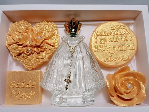 Kit Presente Bodas de Ouro: Aromatizador Nossa Senhora com Sabonetes