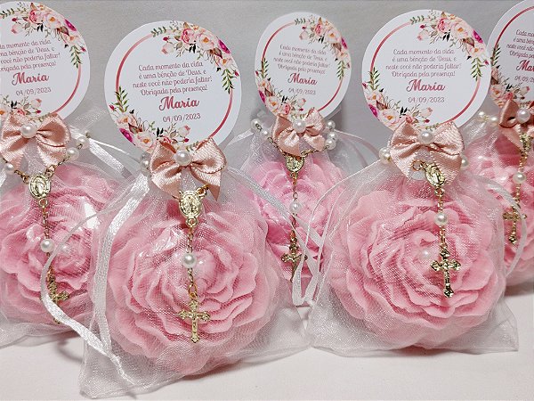 Lembrancinha de Aniversário 80 Anos: Sabonete Flor Peônia com Mini Terço