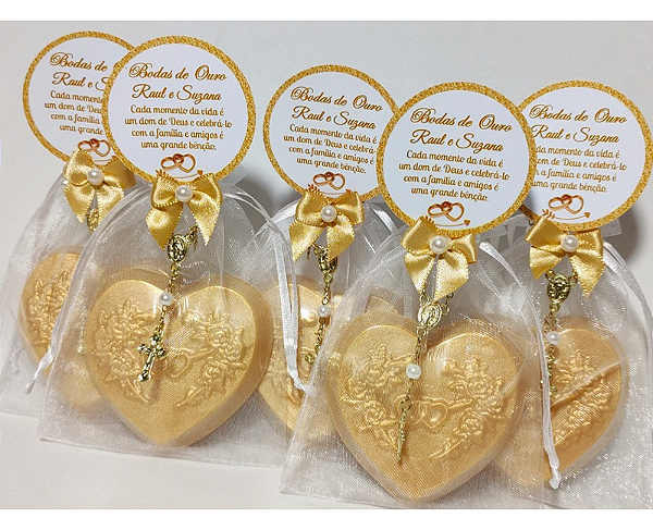 Lembrancinha Festa Bodas de Ouro: Sabonete Coração com Mini Terço