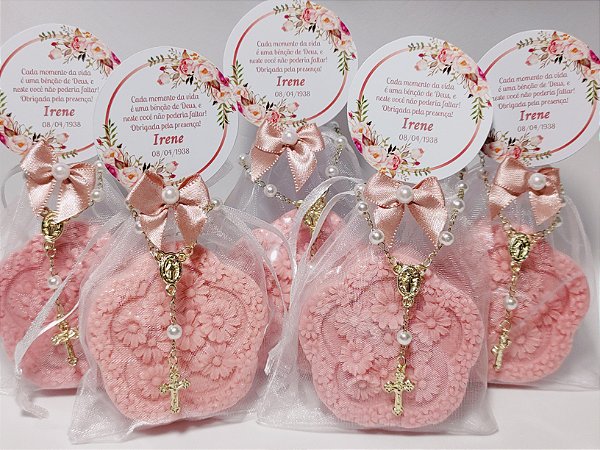 Lembrancinha 90 Anos: Sabonete Buquê de Flores Margaridas com Mini Terço