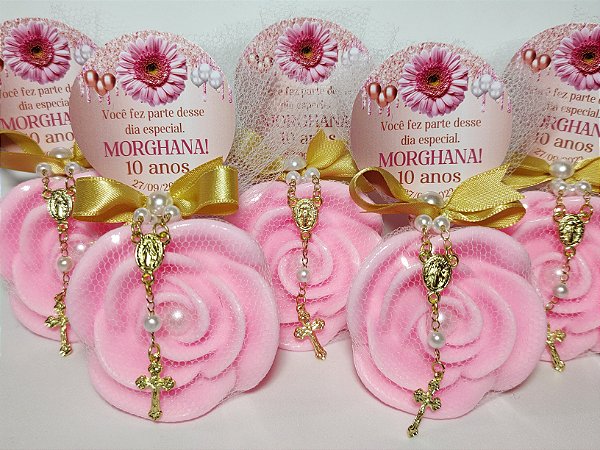 Lembrancinha de Aniversário: Sabonete Rosa Provençal com Mini Terço
