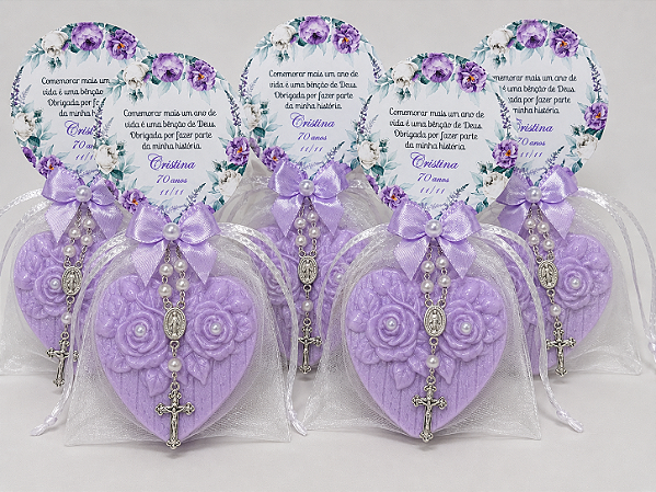 Lembrancinha Personalizada: Sabonete Coração Ramo de Rosas com Mini Terço