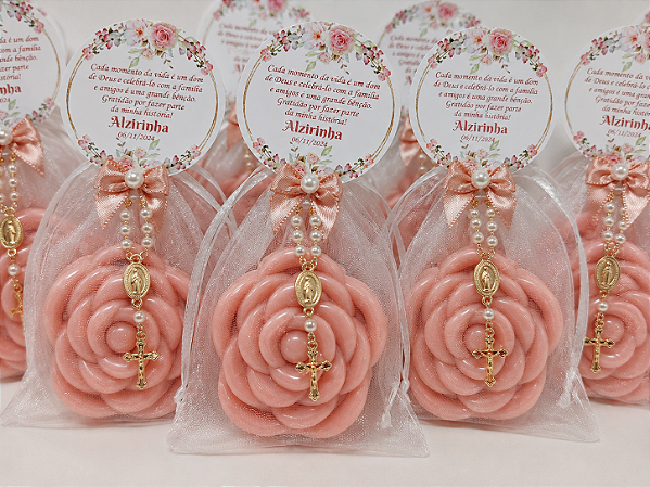 Lembrancinha de Aniversário 80 Anos: Sabonete Rosa do Amor com Mini Terço