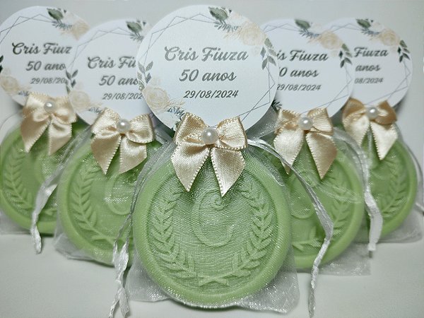 Lembrancinha de Aniversário 50 Anos: Sabonete Letra Inicial do Nome