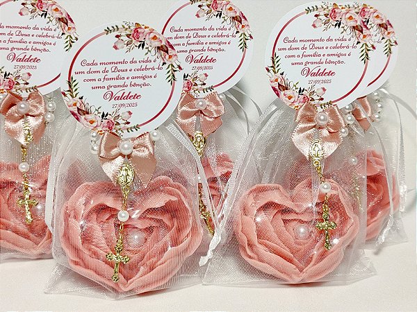 Lembrancinha 80 Anos: Sabonete Coração Flor com Mini Terço