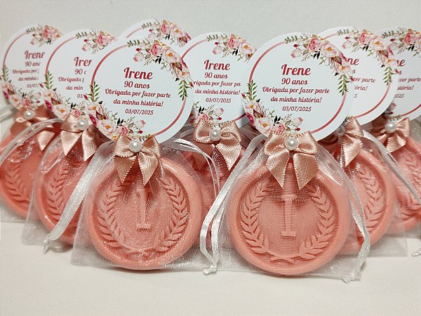 Lembrancinha de Aniversário 90 Anos: Sabonete Letra Inicial do Nome