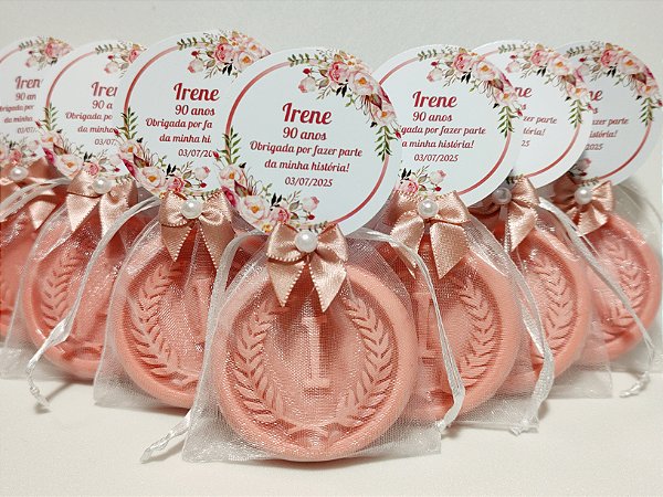Lembrancinha de Aniversário 90 Anos: Sabonete Letra Inicial do Nome