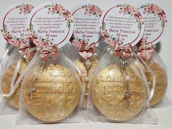 Lembrancinha 80 Anos: Sabonete Desejos de Gratidão G com Mini Terço