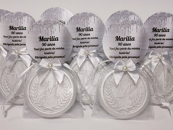 Lembrancinha 90 Anos: Sabonete Letra Inicial do Nome