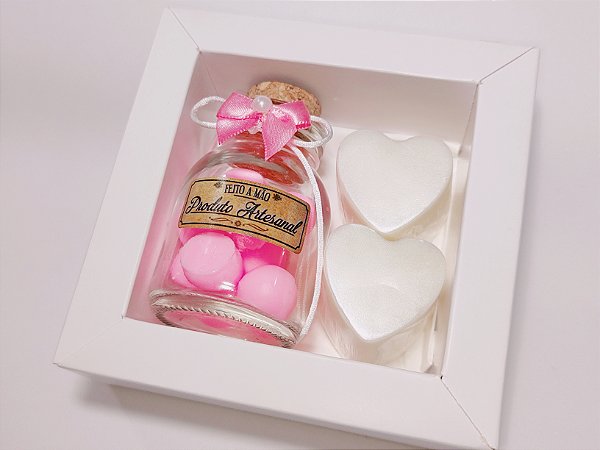 Lembrancinha Kit Pote com Pérolas e Sabonetes Corações na Caixinha