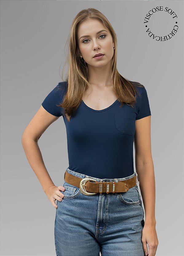 Blusa com Bolso Soft Touch Decote Redondo