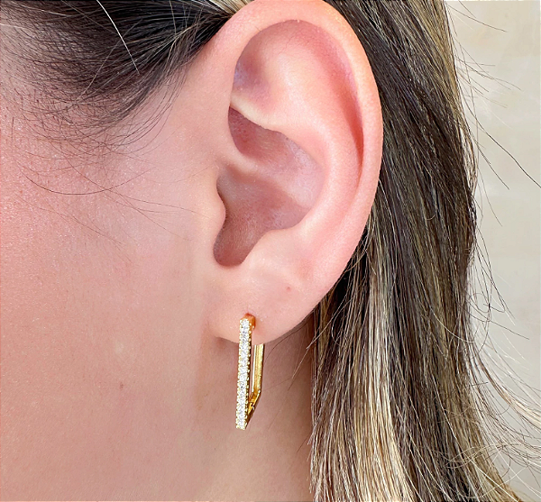 Brinco Quadrado com Zircônias Banhado em Ouro 18k