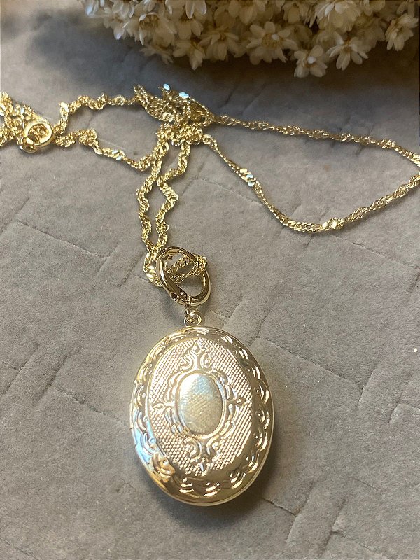 Colar Relicário Oval Banhado a Ouro 18k