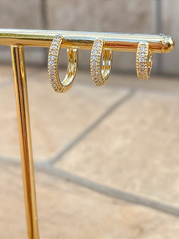 Argolinha Fina Cravejada em Zircônias Banhada em Ouro 18k