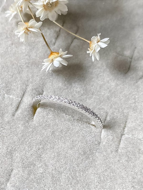Anel Aparador com Micro Zircônias Banhado a Prata