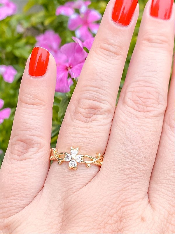 Anel Trevo em Zircônias Banhado a Ouro