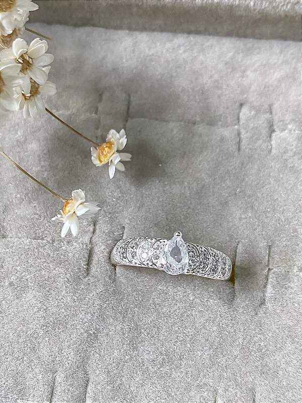 Anel Gota Cravejado em Zircônias Banhado em Prata